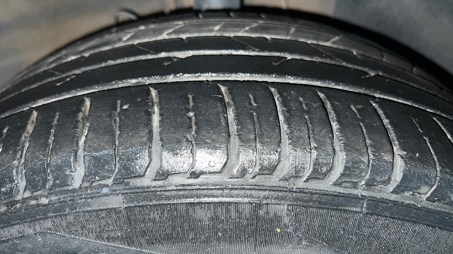 Used 2021 Hyundai Venue SX 1.0 Turbo Petrol Manual tyres RIGHT FRONT TYRE TREAD VIEW