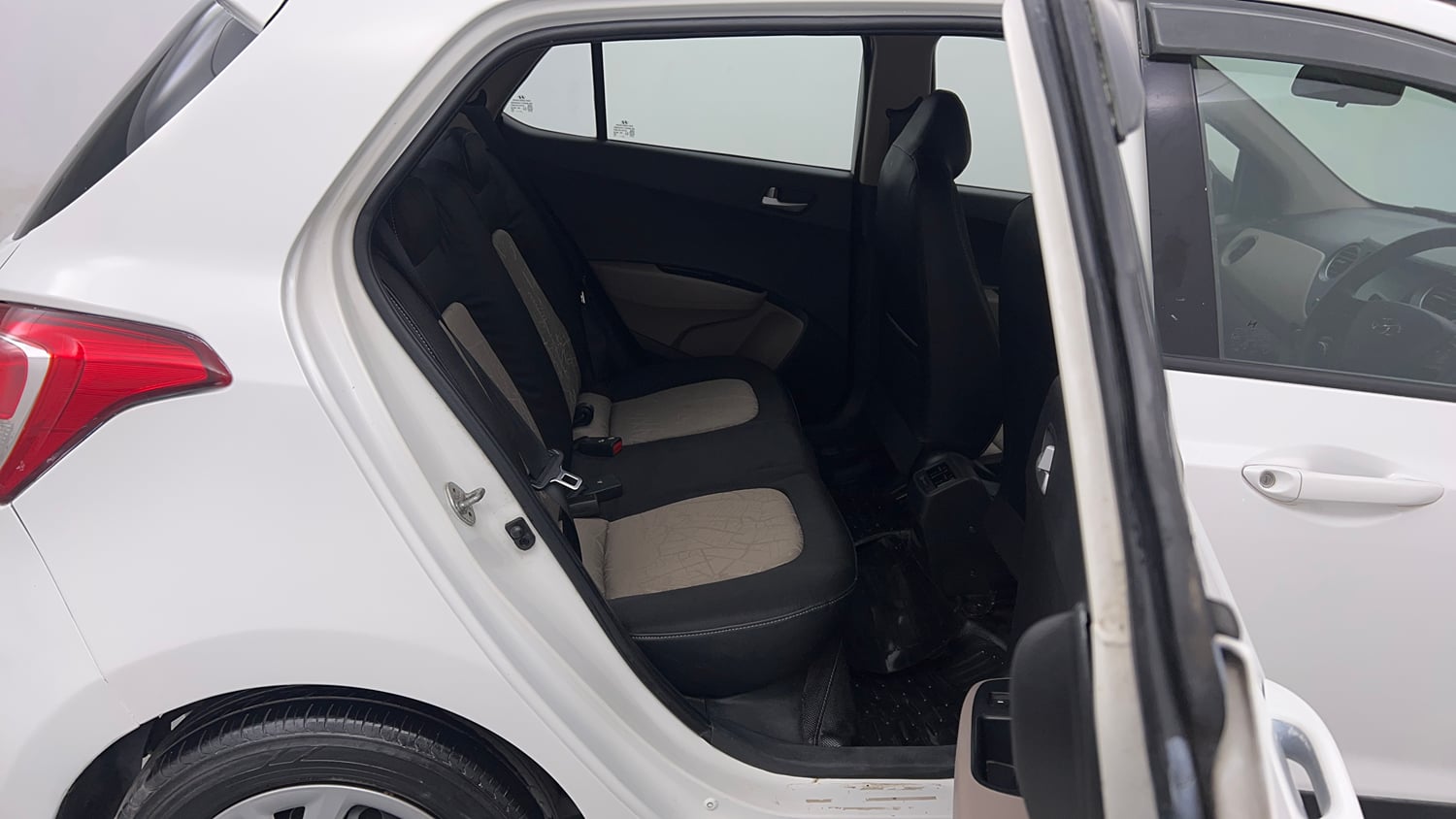 Used 2017 Hyundai Grand i10 Sportz (O) 1.2 Kappa VTVT Petrol Manual interior RIGHT SIDE REAR DOOR CABIN VIEW