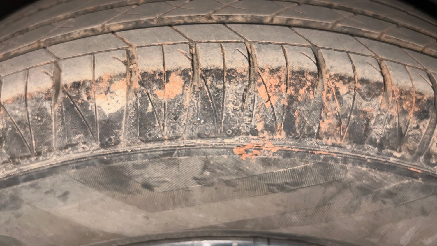 Used 2022 Kia Sonet HTX Plus 1.5 Diesel Manual tyres RIGHT FRONT TYRE TREAD VIEW