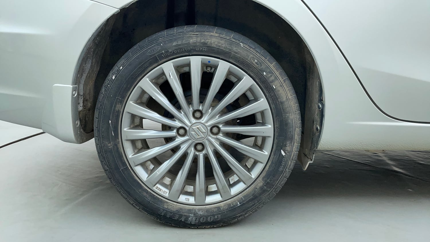 Used 2015 Maruti Suzuki Ciaz ZXI+ Petrol Manual tyres RIGHT REAR TYRE RIM VIEW