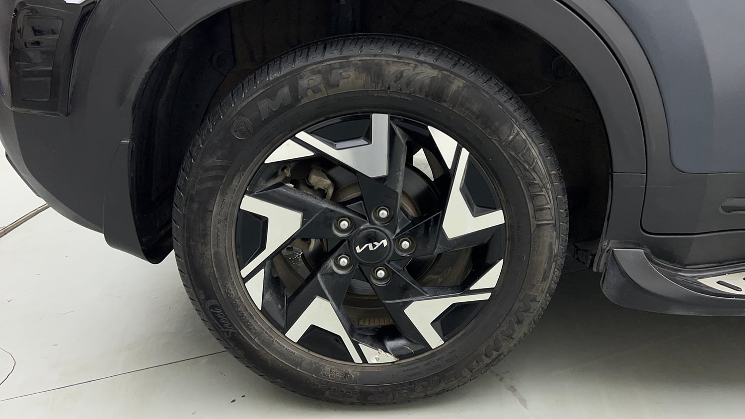 Used 2024 Kia Sonet X Line 1.0 Turbo Petrol DCT Petrol Automatic tyres RIGHT REAR TYRE RIM VIEW