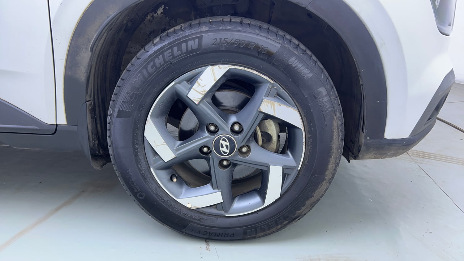 Used 2019 Hyundai Venue SX Plus 1.0 Turbo DCT Petrol Automatic tyres RIGHT FRONT TYRE RIM VIEW