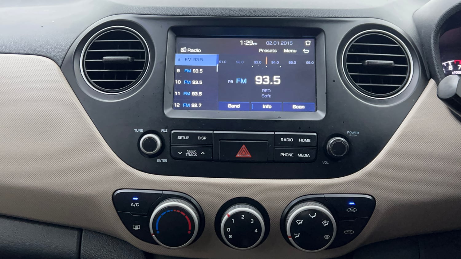 Used 2017 Hyundai Grand i10 Sportz (O) 1.2 Kappa VTVT Petrol Manual interior MUSIC SYSTEM & AC CONTROL VIEW