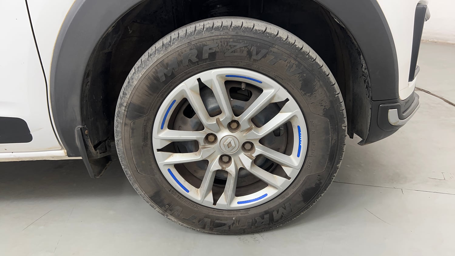 Used 2022 Renault Triber RXT EASY-R AMT Petrol Automatic tyres RIGHT FRONT TYRE RIM VIEW