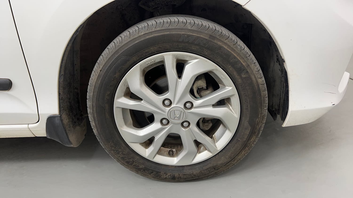 Used 2019 Honda Amaze 1.2 VX MT Petrol Petrol Manual tyres RIGHT FRONT TYRE RIM VIEW