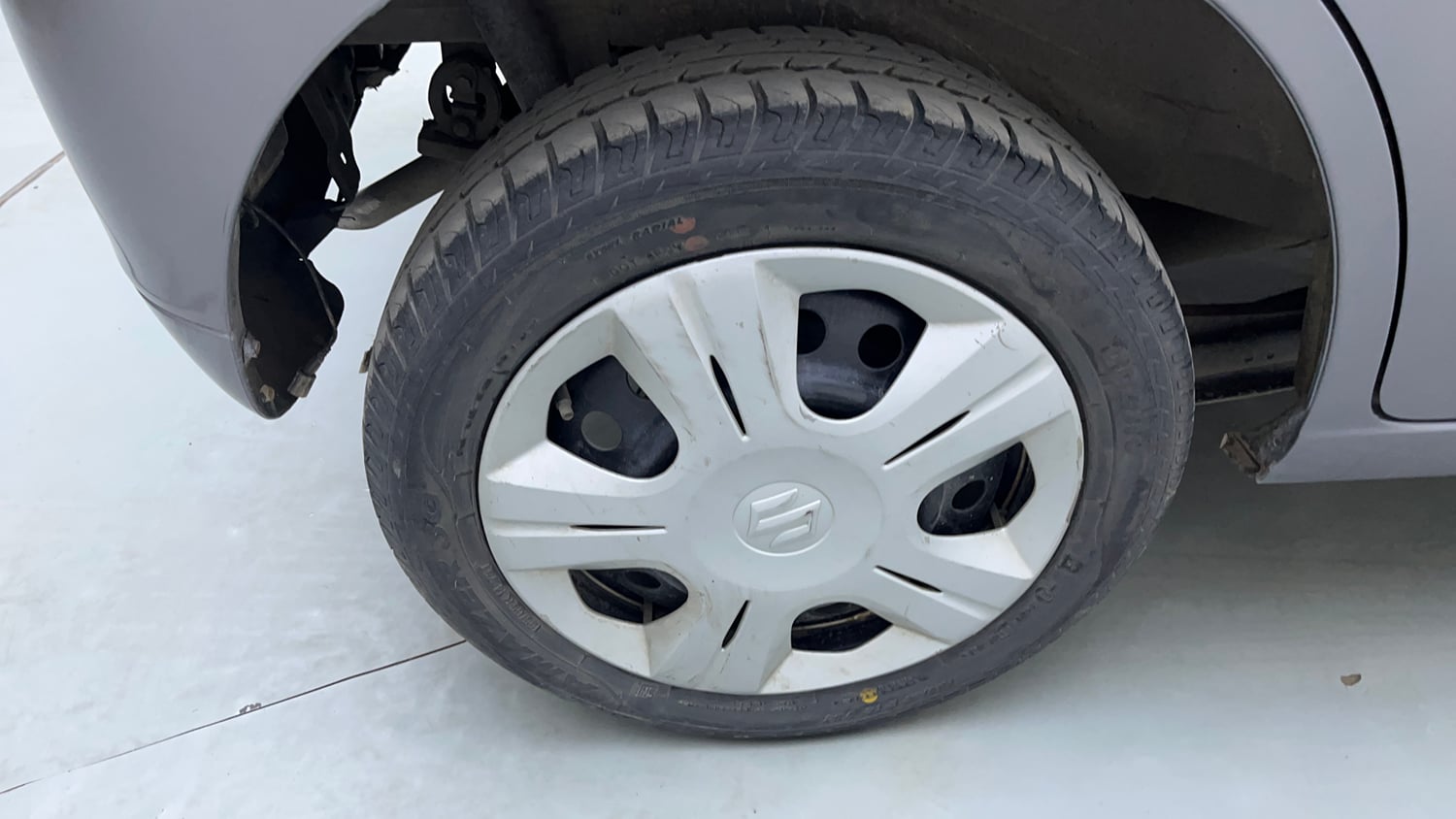 Used 2020 Maruti Suzuki Wagon R 1.0 VXI AMT Petrol Automatic tyres RIGHT REAR TYRE RIM VIEW