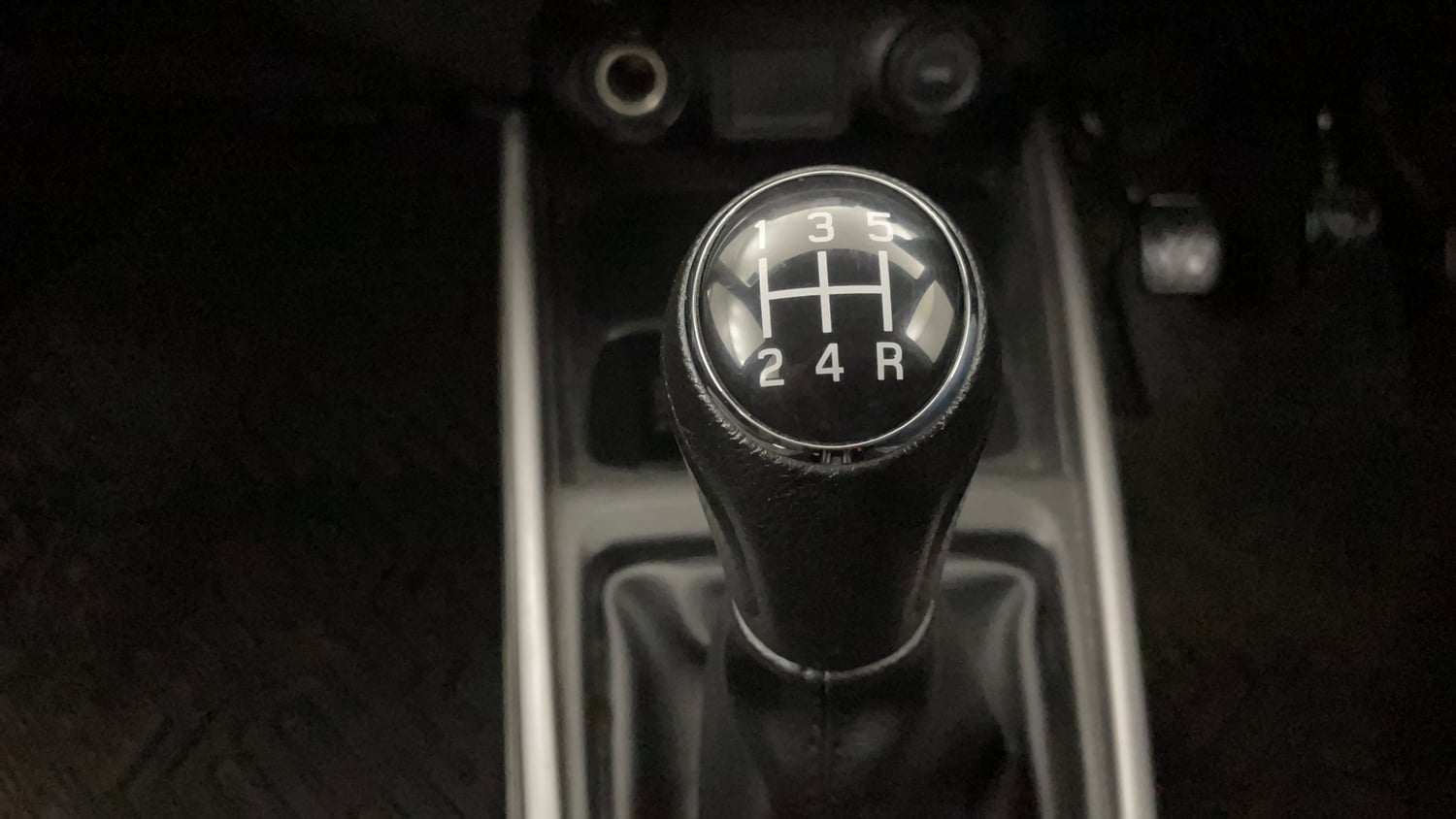 Used 2023 Maruti Suzuki XL6 Zeta MT Petrol Petrol Manual interior GEAR  KNOB VIEW