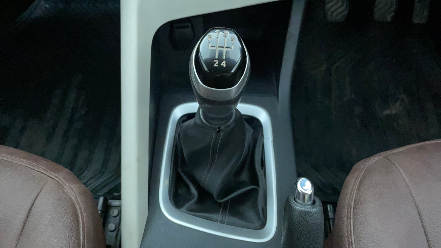 Used 2022 Nissan Magnite XV Executive Petrol Manual interior GEAR  KNOB VIEW