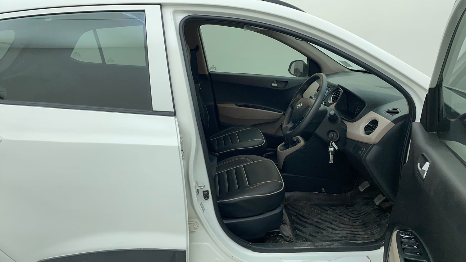 Used 2015 Hyundai Grand i10 Sportz 1.2 Kappa VTVT Petrol Manual interior RIGHT SIDE FRONT DOOR CABIN VIEW
