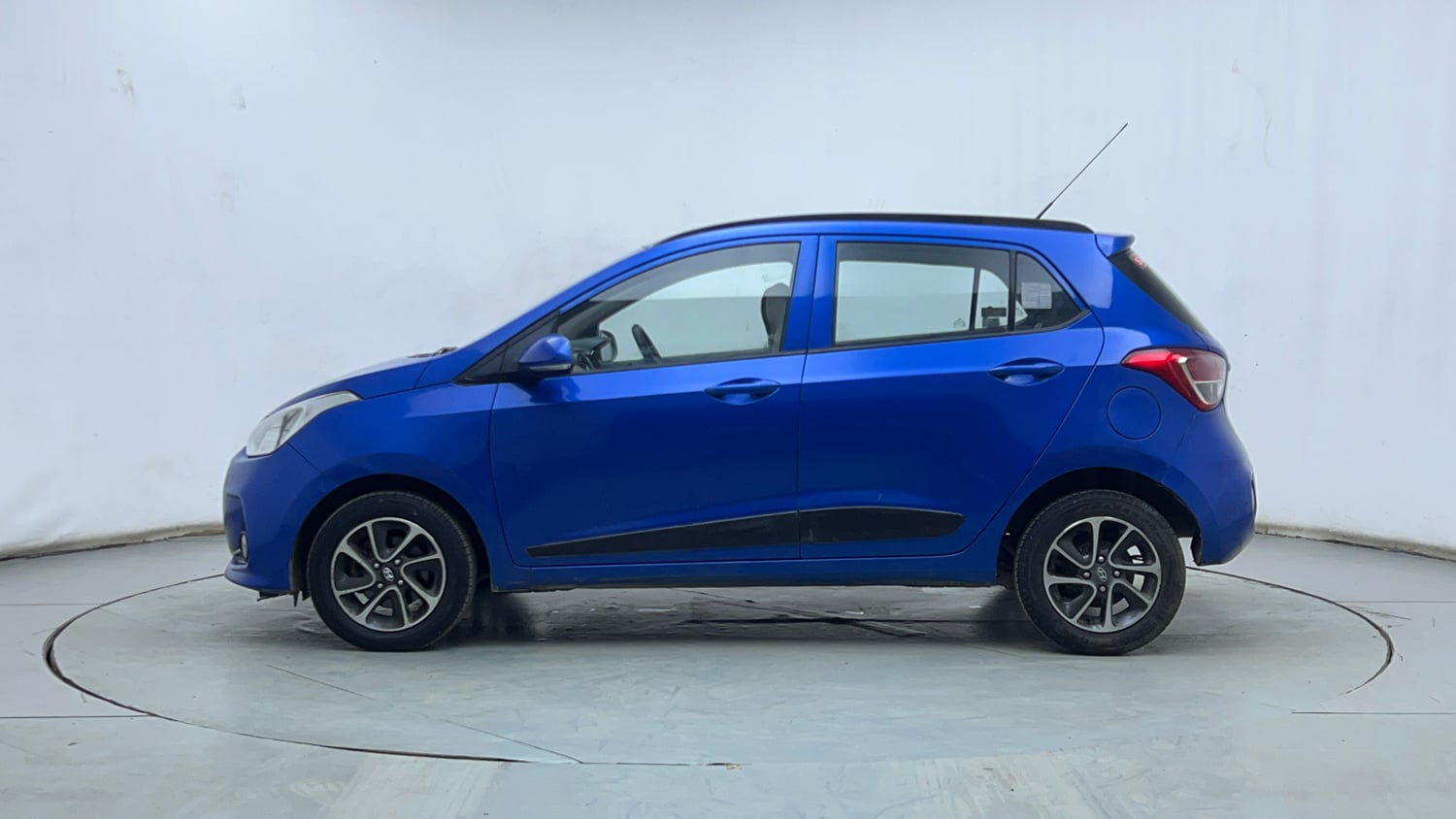 Used 2018 Hyundai Grand i10 Sportz AT 1.2 Kappa VTVT Petrol Automatic exterior LEFT SIDE VIEW