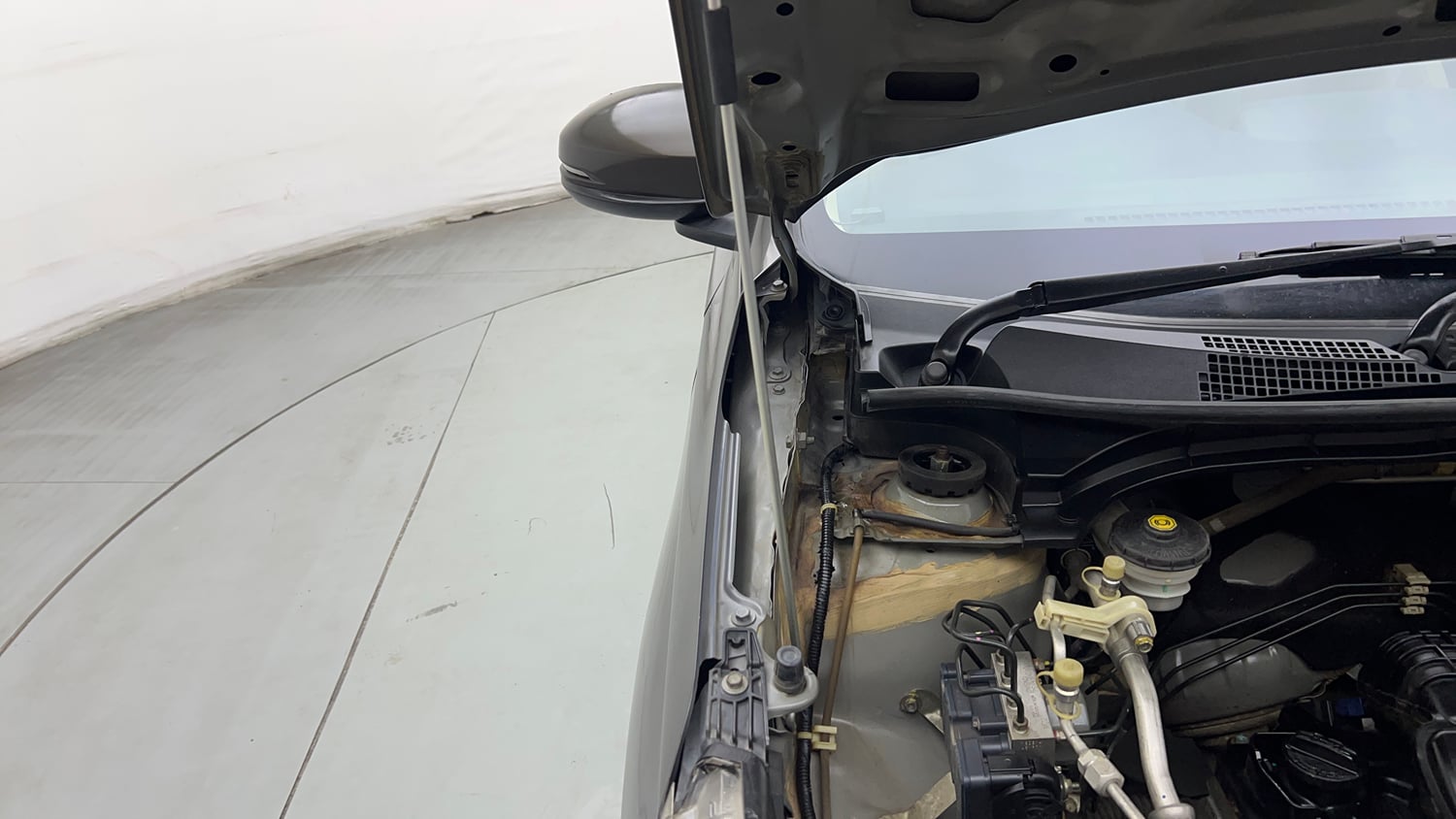 Used 2019 Honda Amaze 1.2 V CVT Petrol Petrol Automatic engine ENGINE RIGHT SIDE HINGE & APRON VIEW