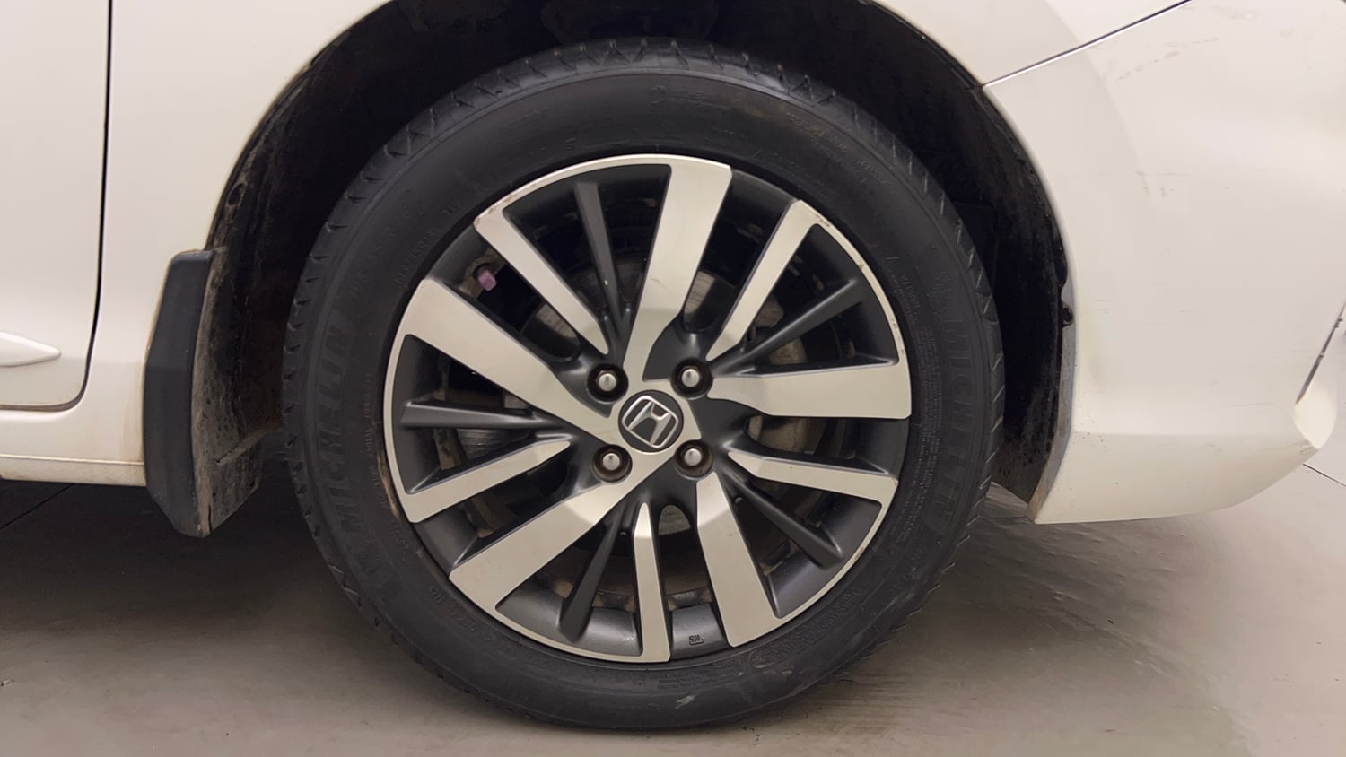 Used 2022 Honda City ZX CVT Petrol Petrol Automatic tyres RIGHT FRONT TYRE RIM VIEW