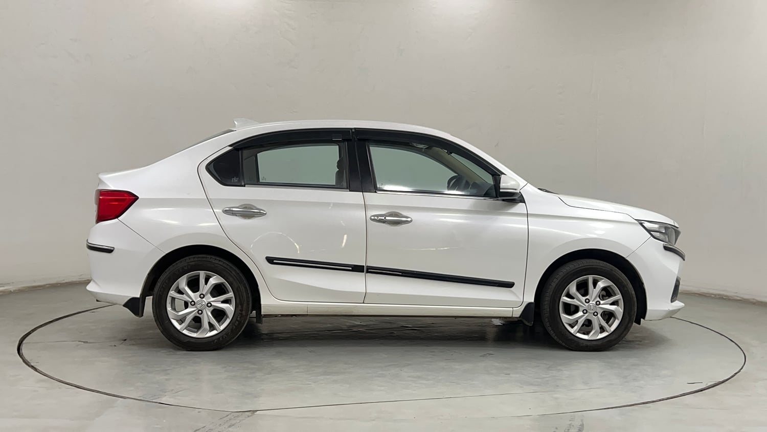 Used 2019 Honda Amaze 1.2 VX MT Petrol Petrol Manual exterior RIGHT SIDE VIEW