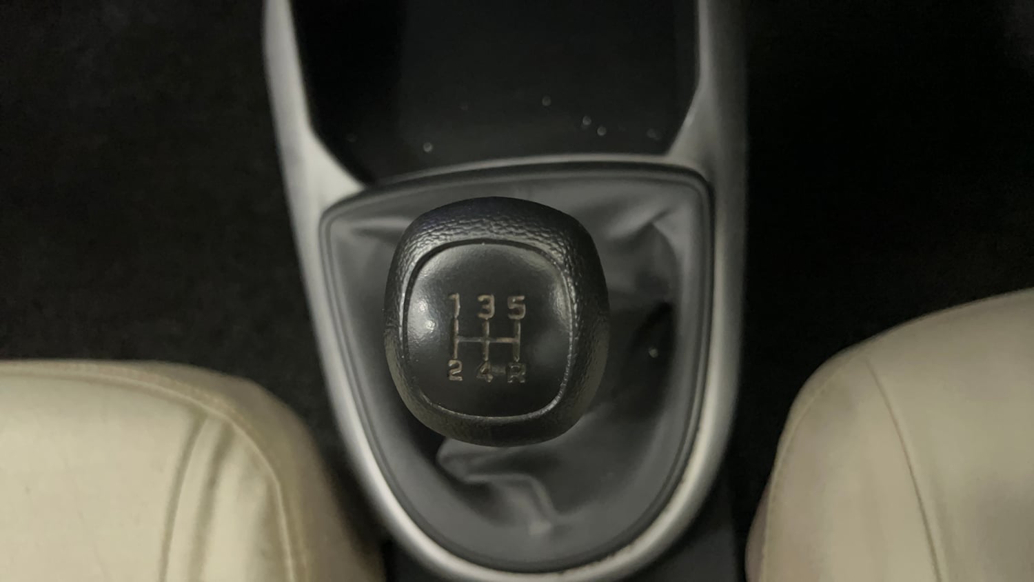 Used 2021 Hyundai Grand i10 Nios Sportz 1.2 Kappa VTVT CNG Cng Manual interior GEAR  KNOB VIEW