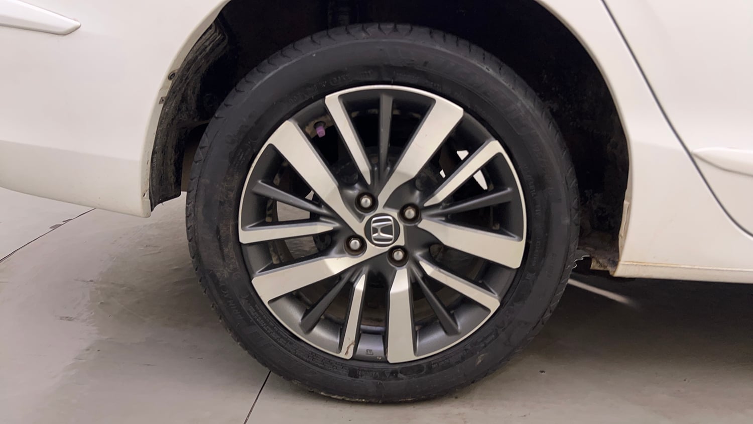Used 2022 Honda City ZX CVT Petrol Petrol Automatic tyres RIGHT REAR TYRE RIM VIEW