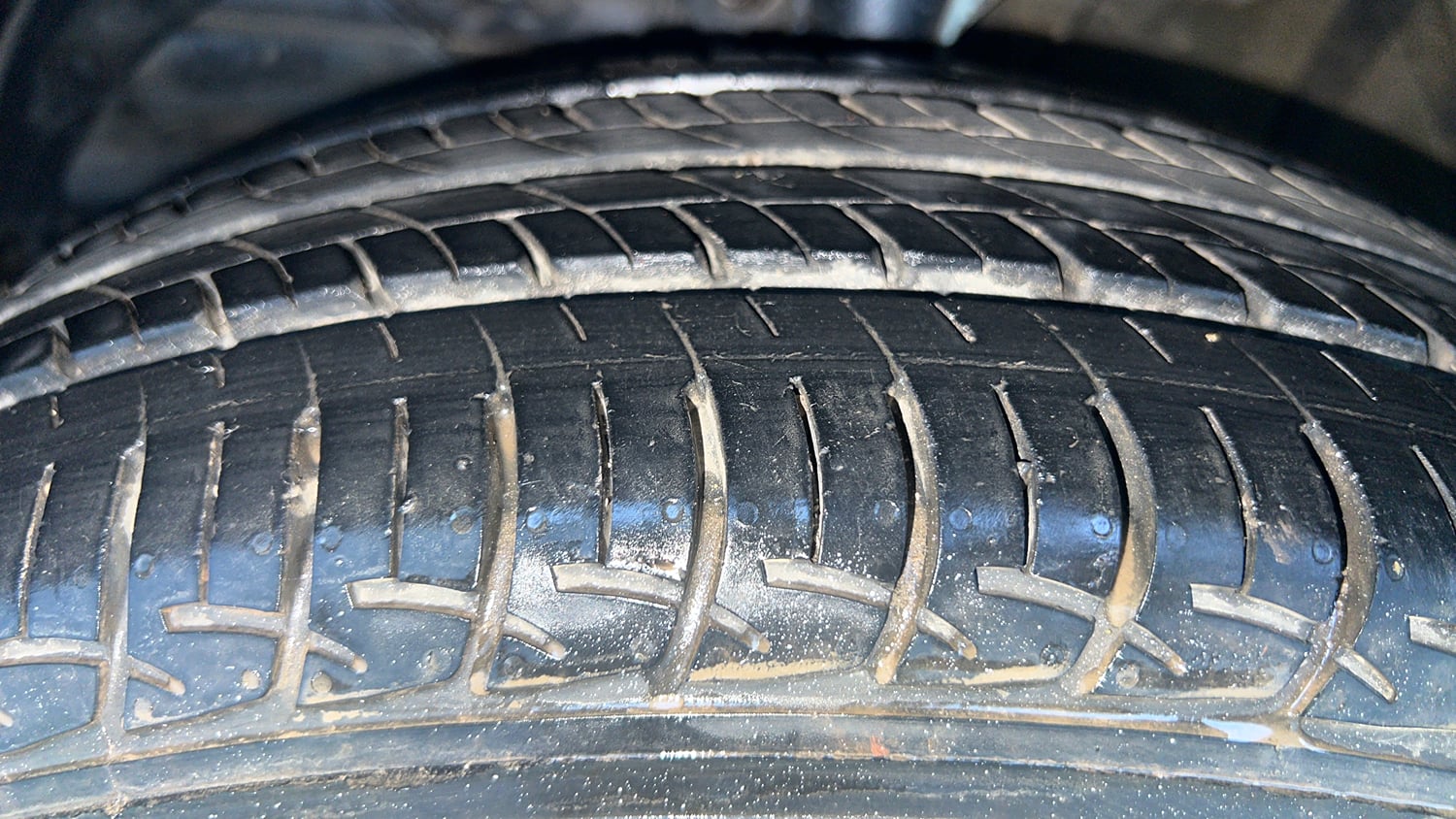 Used 2017 Maruti Suzuki Baleno Delta 1.2 Petrol Manual tyres LEFT FRONT TYRE TREAD VIEW