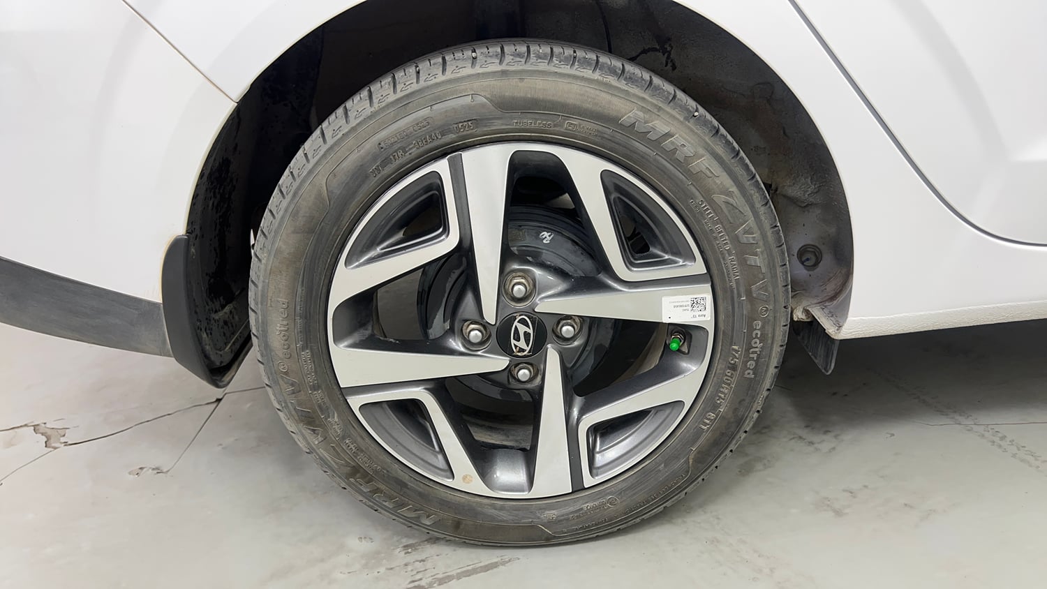 Used 2025 Hyundai Aura SX 1.2 CNG Cng Manual tyres RIGHT REAR TYRE RIM VIEW