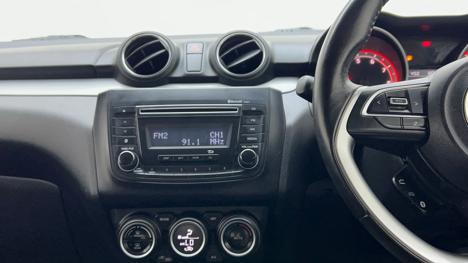 Used 2018 Maruti Suzuki Swift ZXi AMT Petrol Automatic interior MUSIC SYSTEM & AC CONTROL VIEW