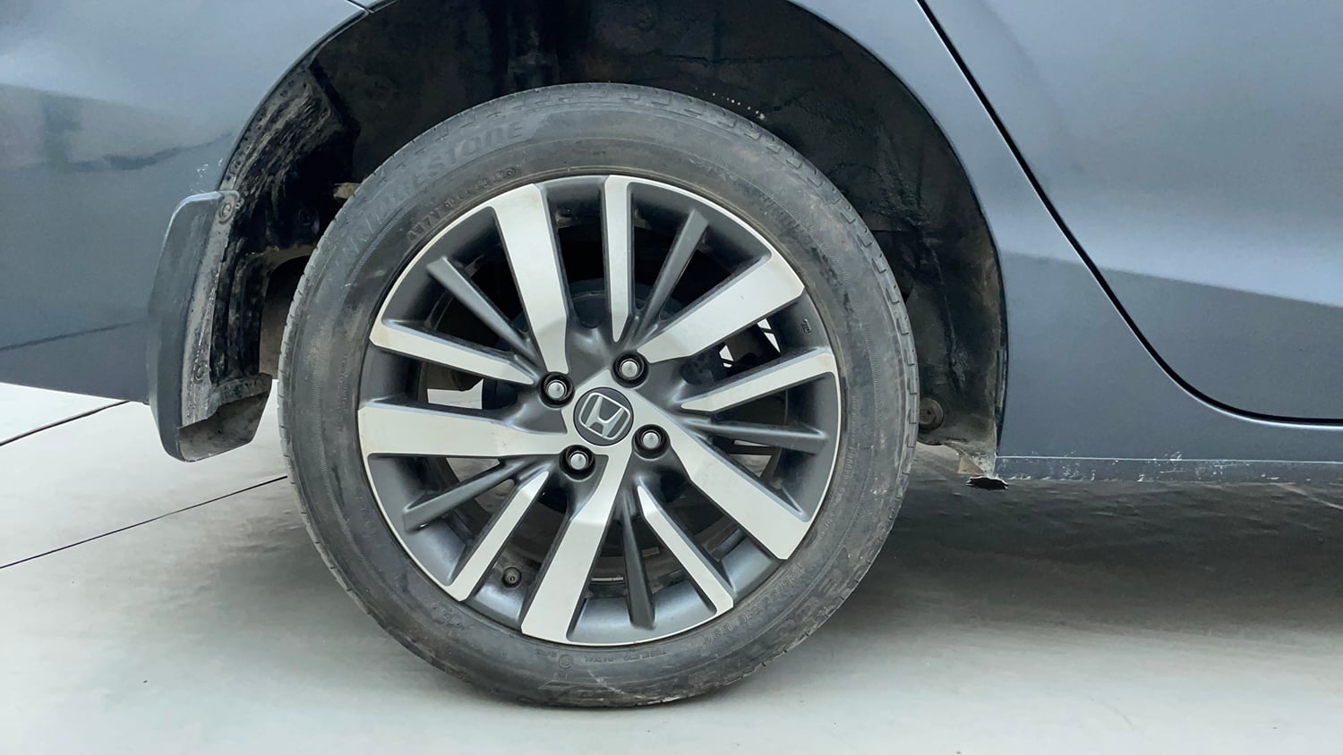 Used 2022 Honda City ZX CVT Petrol Petrol Automatic tyres RIGHT REAR TYRE RIM VIEW