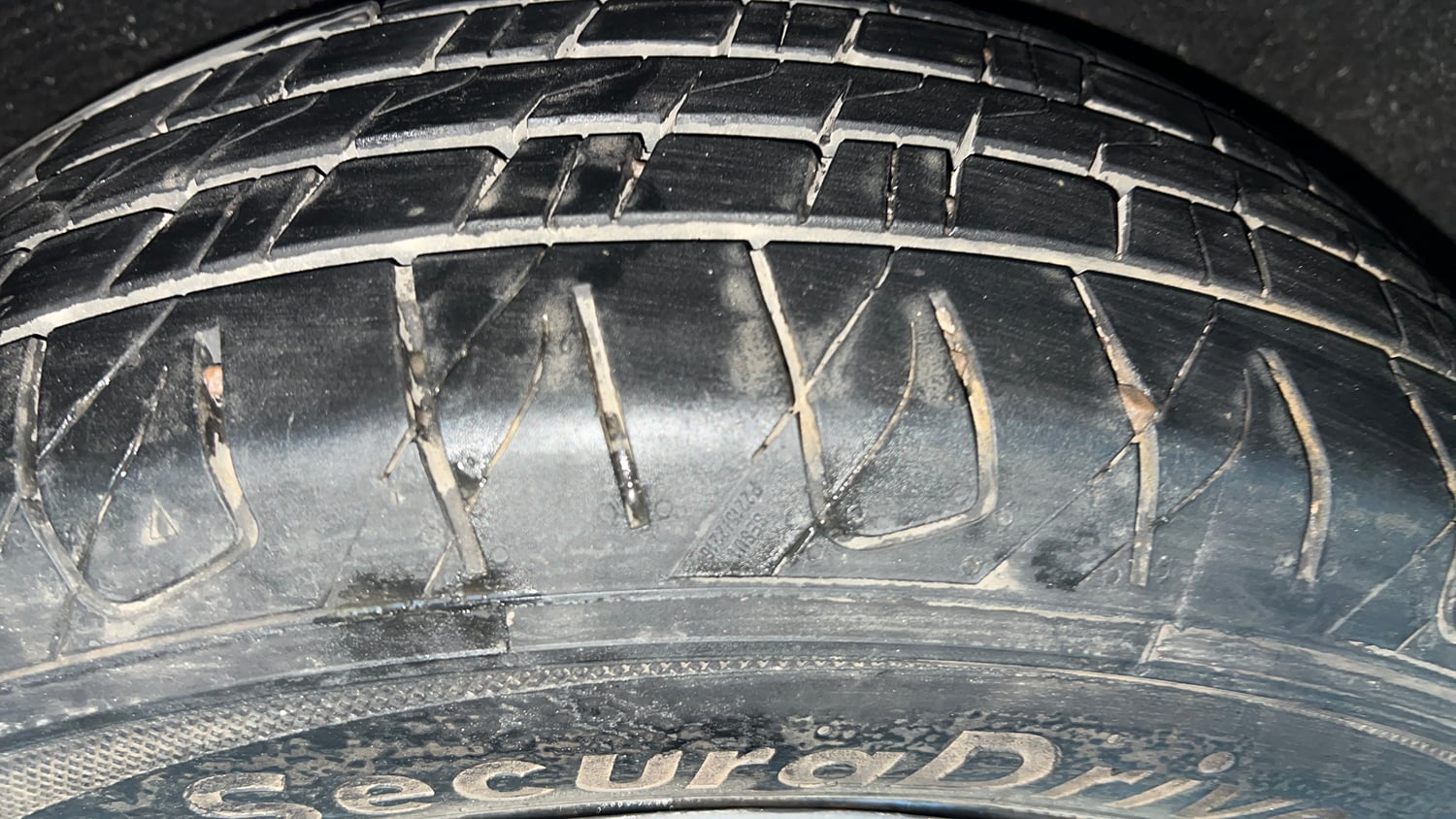 Used 2018 Ford EcoSport Trend + 1.5L Ti-VCT AT Petrol Automatic tyres RIGHT REAR TYRE TREAD VIEW