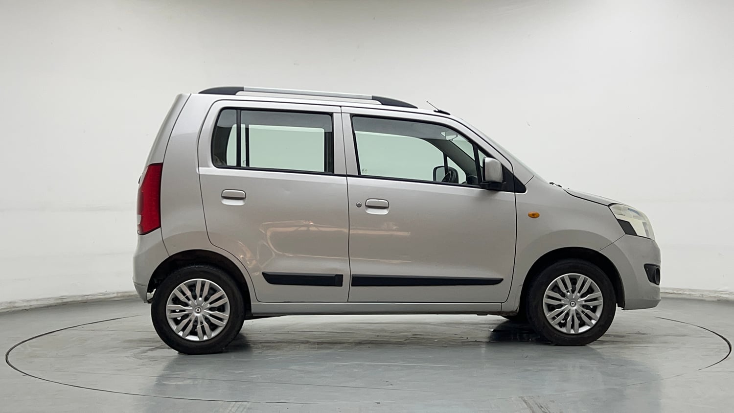 Used 2018 Maruti Suzuki Wagon R VXI Petrol Manual exterior RIGHT SIDE VIEW