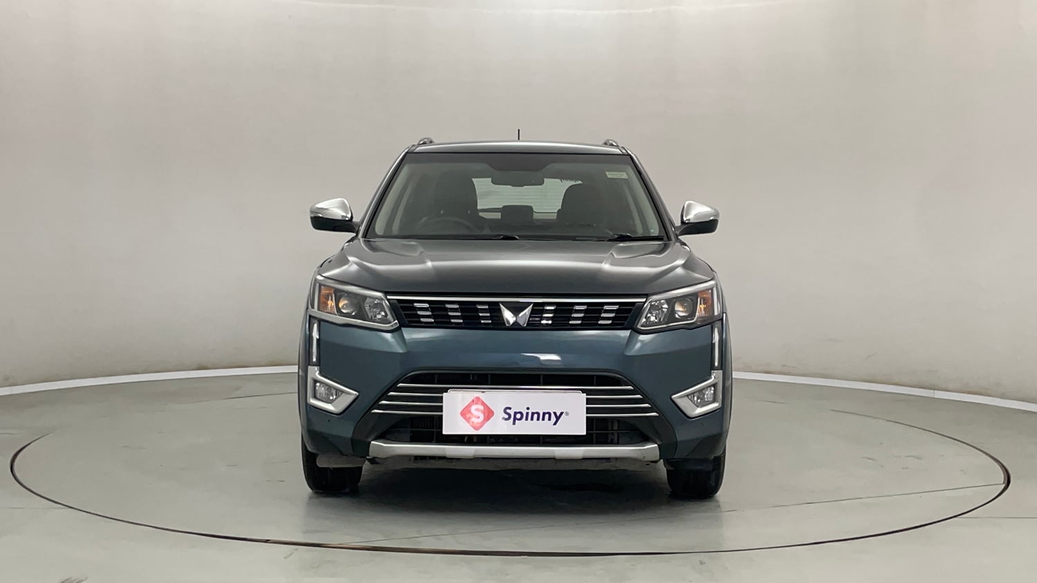 Used 2023 Mahindra XUV 300 W8 (O) 1.5 Diesel AMT Diesel Automatic exterior FRONT VIEW