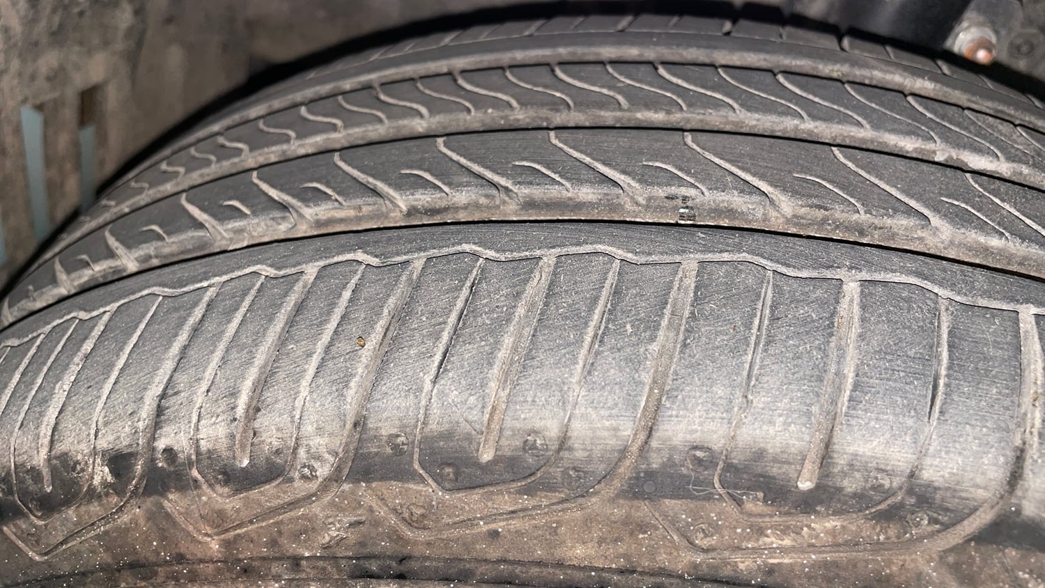 Used 2012 Ford Figo Duratorq Diesel EXI 1.4 Diesel Manual tyres LEFT FRONT TYRE TREAD VIEW