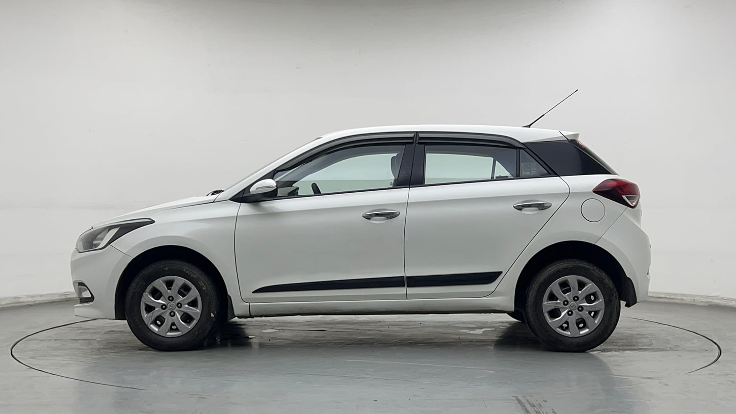 Used 2017 Hyundai Elite i20 Sportz 1.2 Petrol Manual exterior LEFT SIDE VIEW