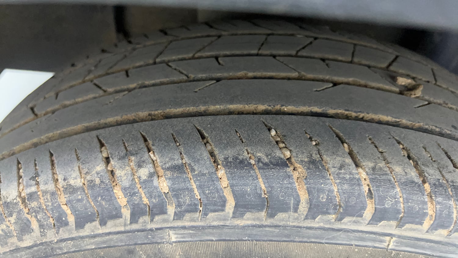 Used 2022 Nissan Magnite XV Petrol Manual tyres RIGHT REAR TYRE TREAD VIEW