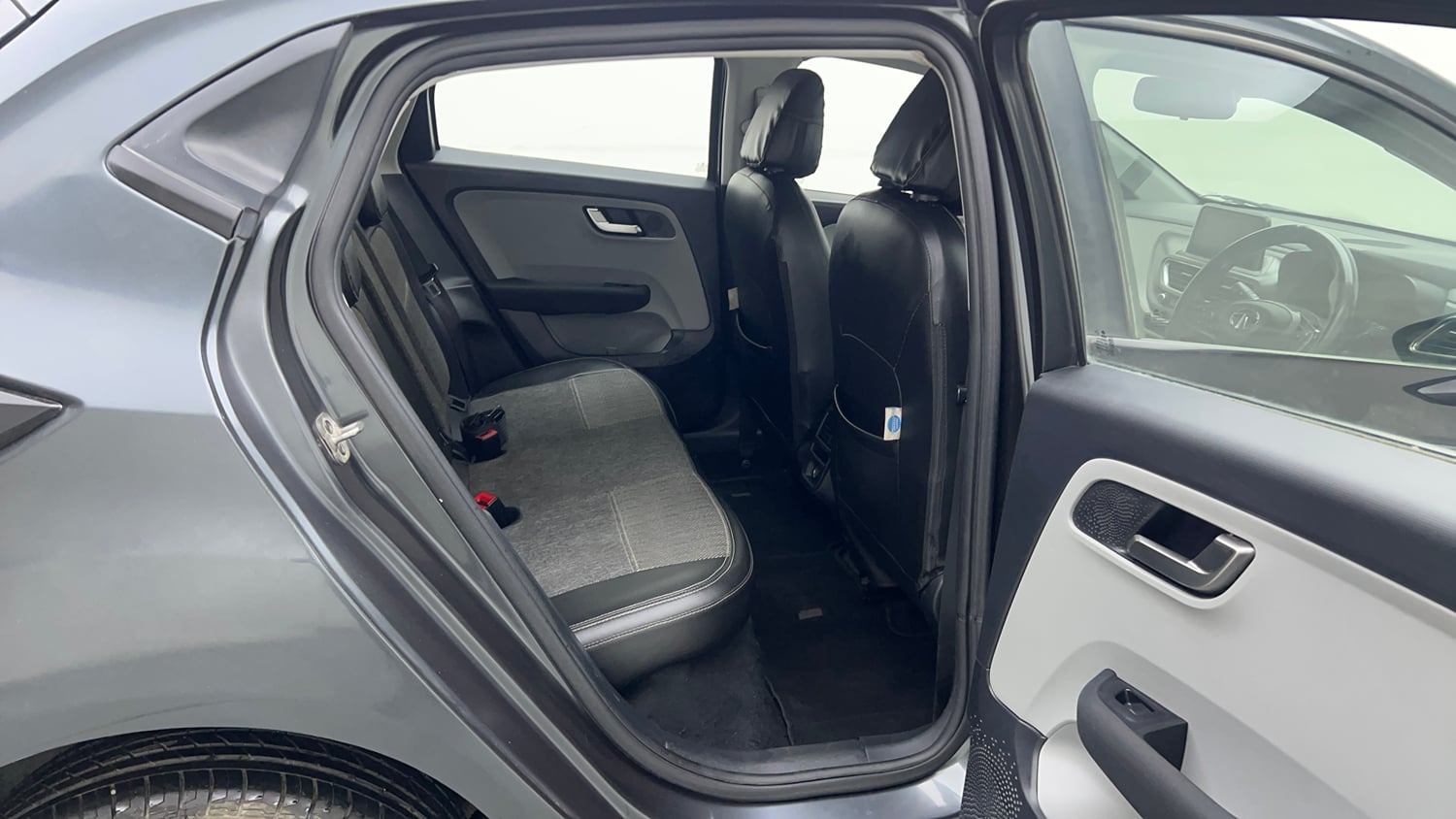 Used 2020 Tata Altroz XZ Petrol Petrol Manual interior RIGHT SIDE REAR DOOR CABIN VIEW