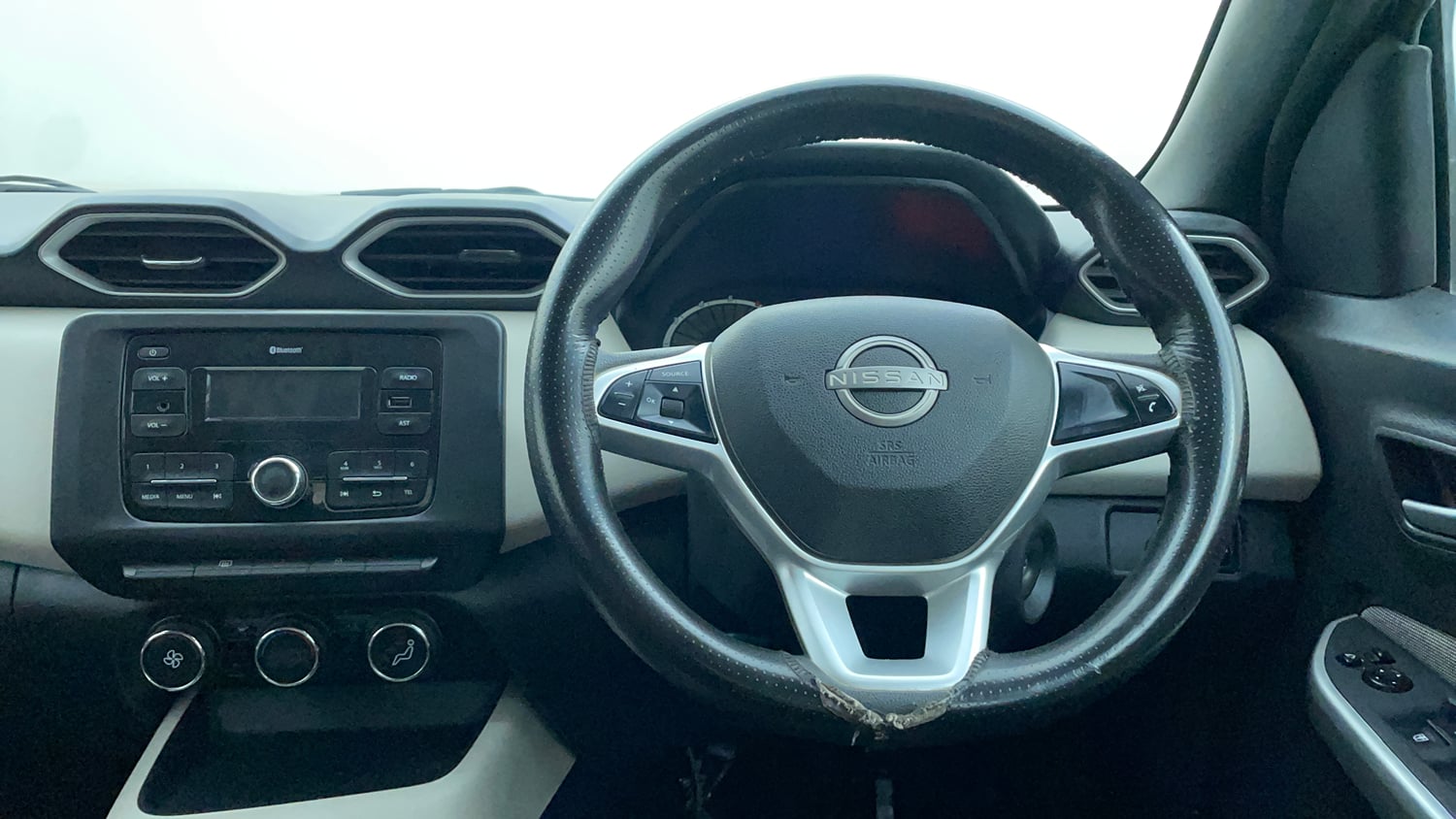 Used 2022 Nissan Magnite XV Executive Petrol Manual interior STEERING VIEW