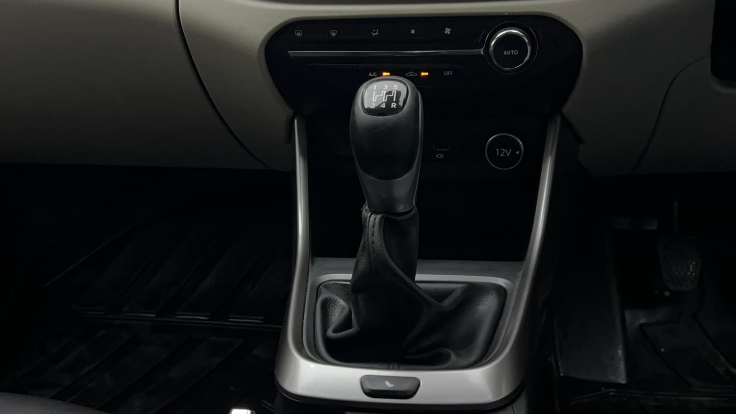 Used 2021 Tata Altroz XZ Petrol Petrol Manual interior GEAR  KNOB VIEW