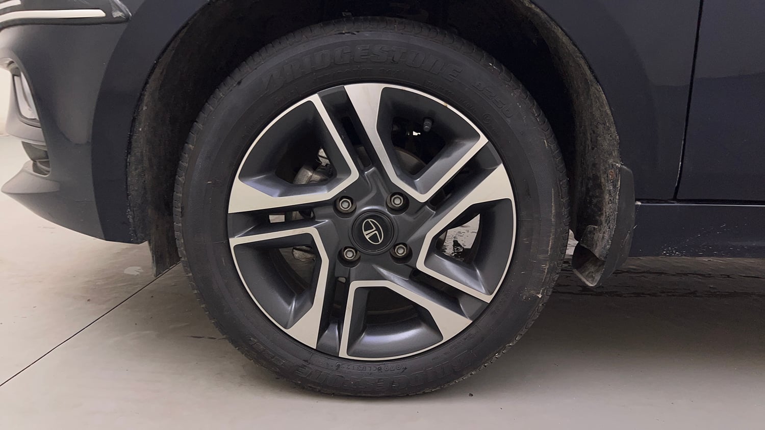 Used 2023 Tata Tiago XZA Plus Petrol Automatic tyres LEFT FRONT TYRE RIM VIEW