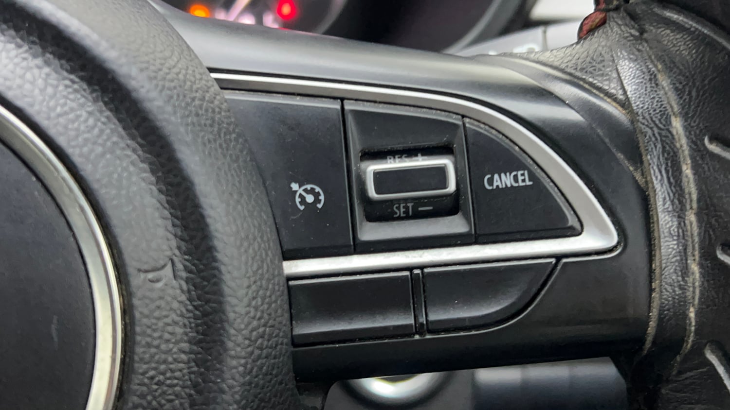 Used 2022 Maruti Suzuki Brezza ZXi Petrol Manual top_features Cruise control