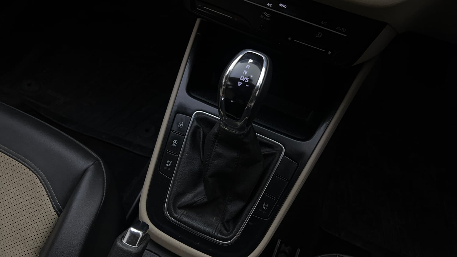 Used 2023 Skoda Slavia Style 1.5L TSI DSG Petrol Automatic interior GEAR  KNOB VIEW