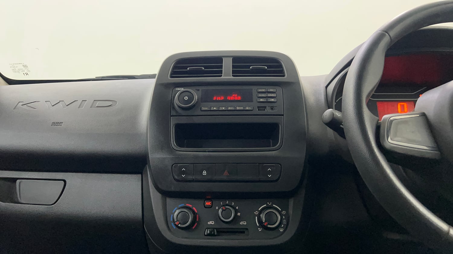Used 2022 Renault Kwid RXL (O) 1.0 Petrol Manual interior MUSIC SYSTEM & AC CONTROL VIEW