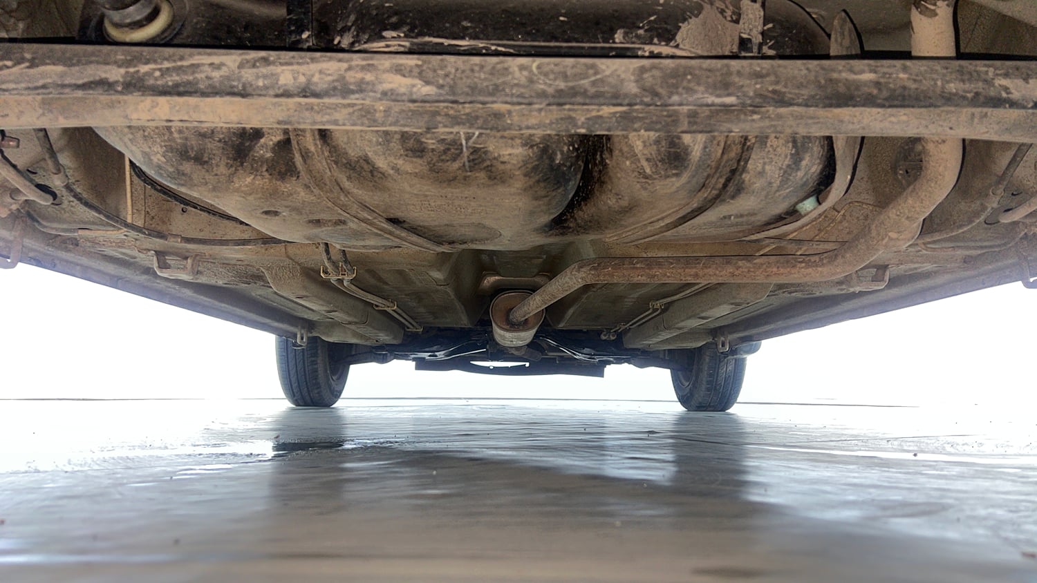 Used 2017 Maruti Suzuki Celerio ZXI (O) AMT Petrol Automatic extra REAR UNDERBODY VIEW (TAKEN FROM REAR)
