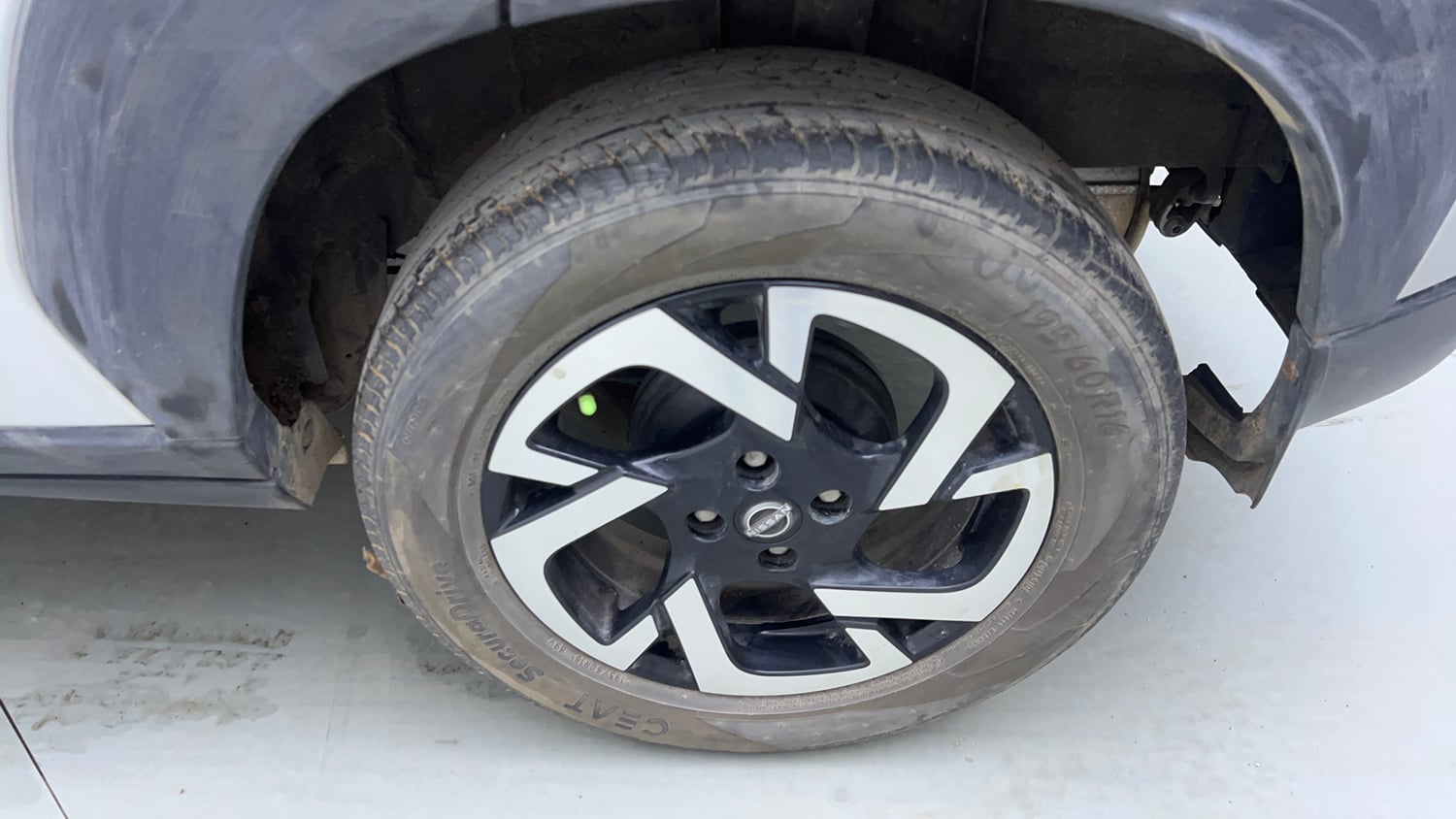 Used 2022 Nissan Magnite XV Petrol Manual tyres LEFT REAR TYRE RIM VIEW