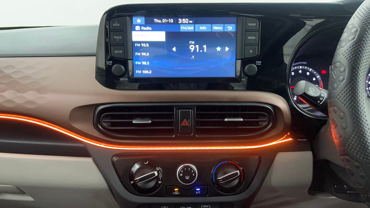 Used 2025 Hyundai Aura SX 1.2 CNG Cng Manual interior MUSIC SYSTEM & AC CONTROL VIEW