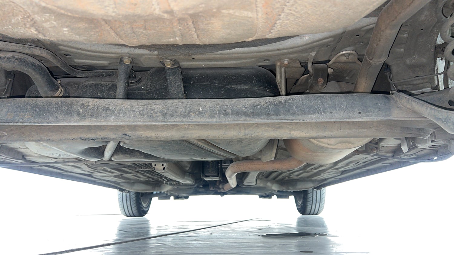 Used 2023 Honda Amaze VX 1.2 Petrol MT Petrol Manual extra REAR UNDERBODY VIEW (TAKEN FROM REAR)