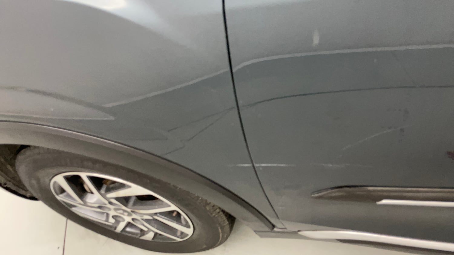 Used 2023 Mahindra XUV 300 W8 (O) 1.5 Diesel AMT Diesel Automatic dents MINOR SCRATCH
