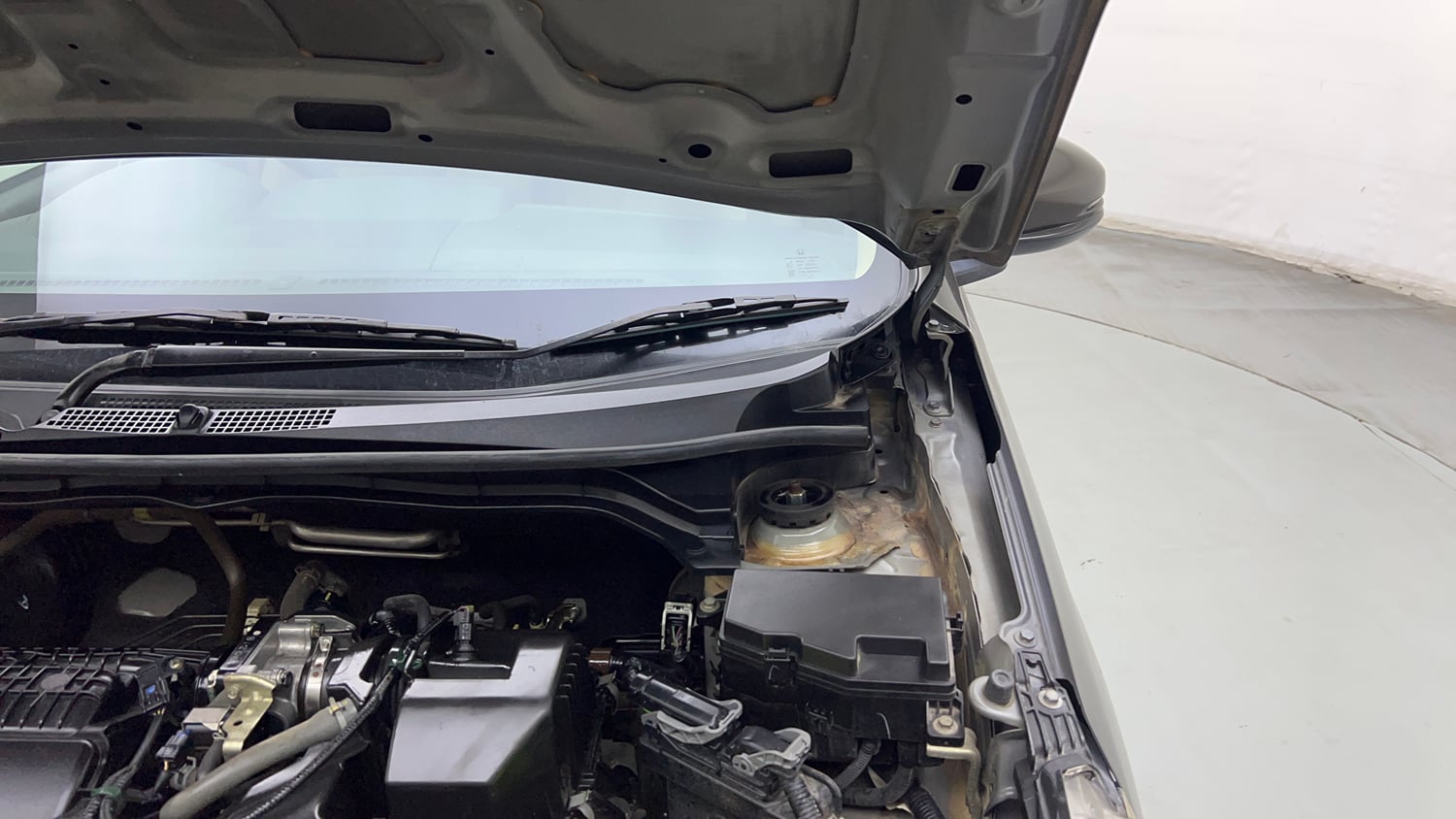 Used 2019 Honda Amaze 1.2 V CVT Petrol Petrol Automatic engine ENGINE LEFT SIDE HINGE & APRON VIEW