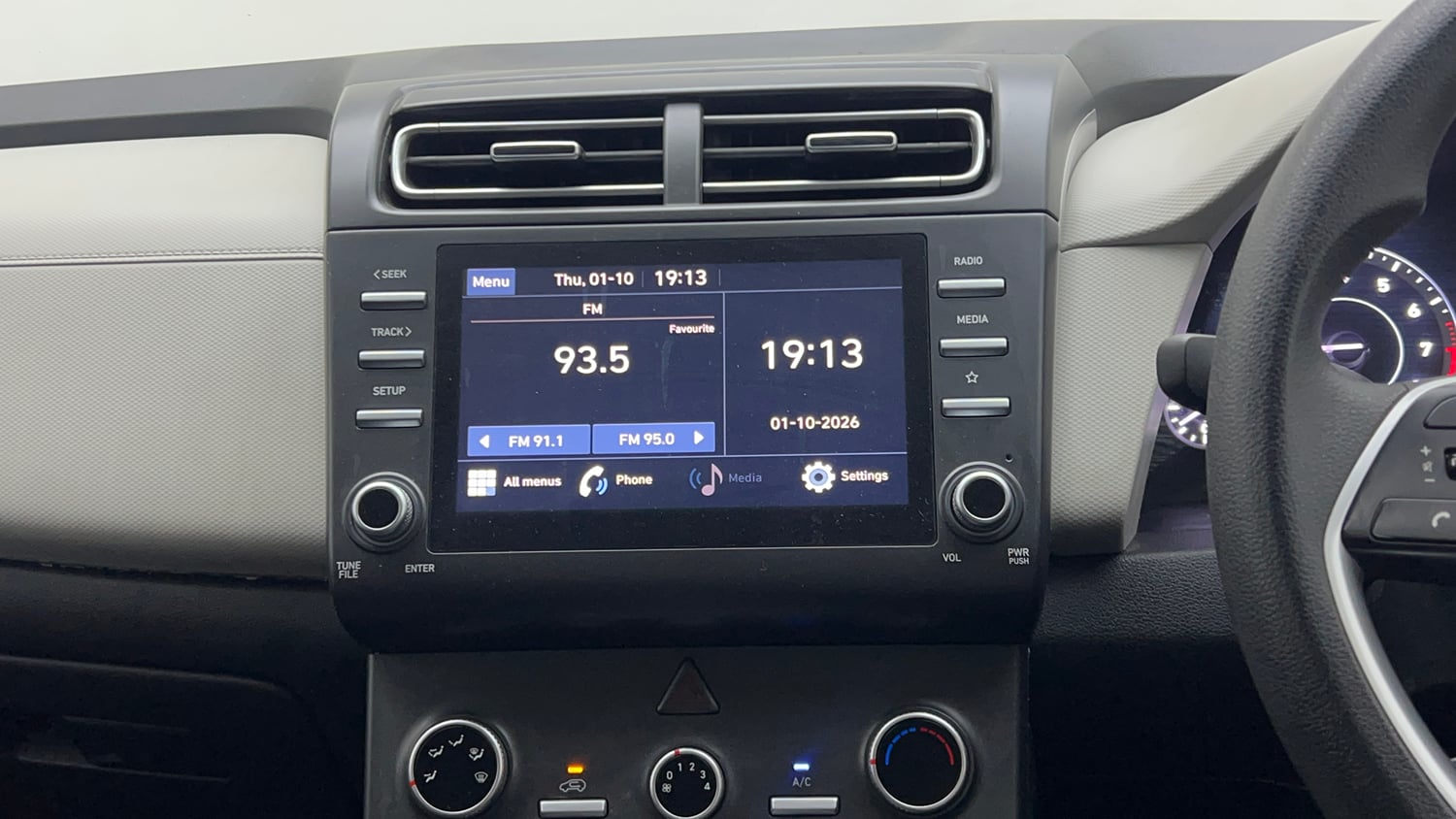 Used 2024 Hyundai Creta EX 1.5 Petrol Petrol Manual top_features Touch screen infotainment system