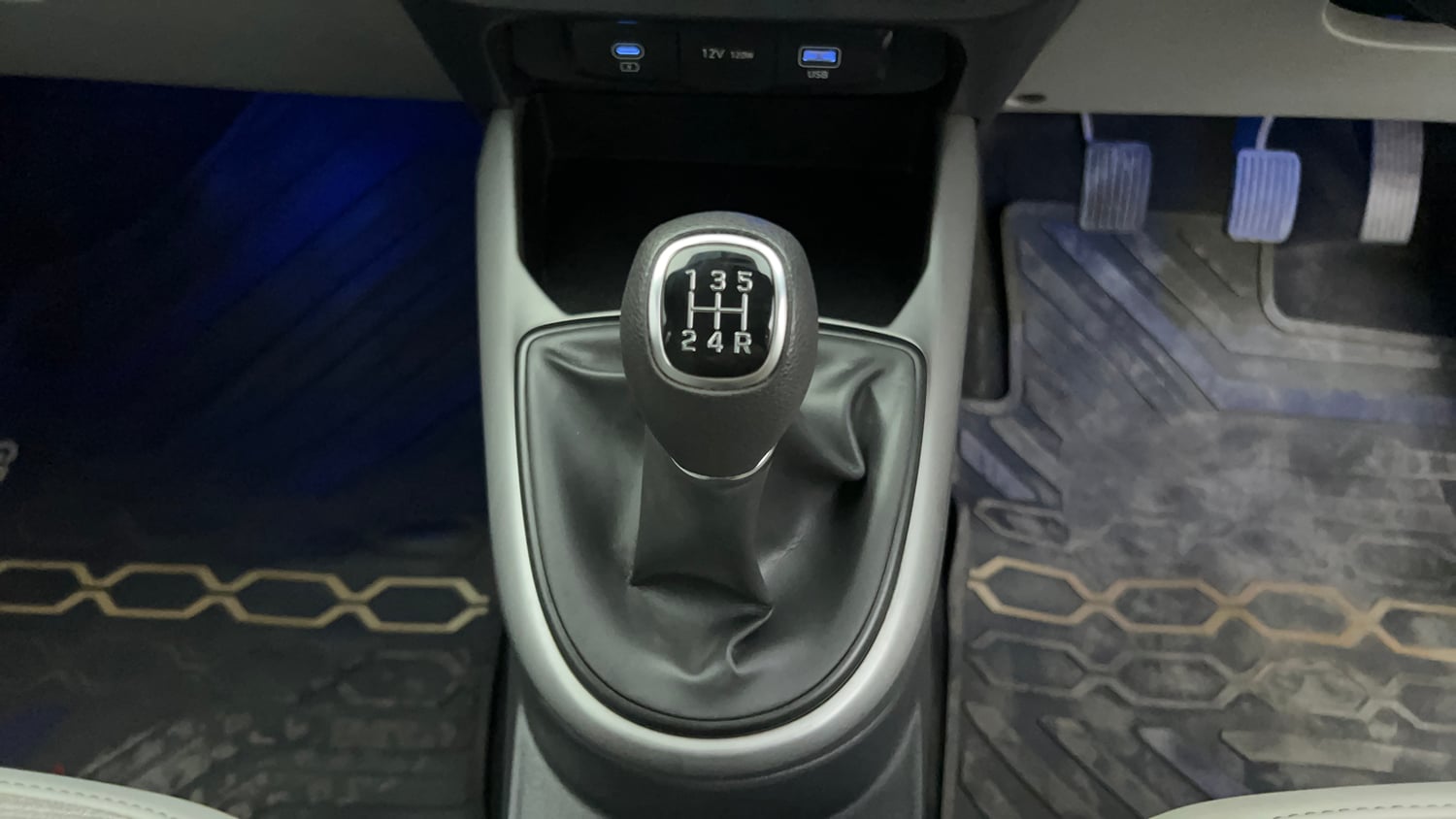Used 2023 Hyundai Grand i10 Nios Sportz 1.2 Kappa VTVT CNG Cng Manual interior GEAR  KNOB VIEW