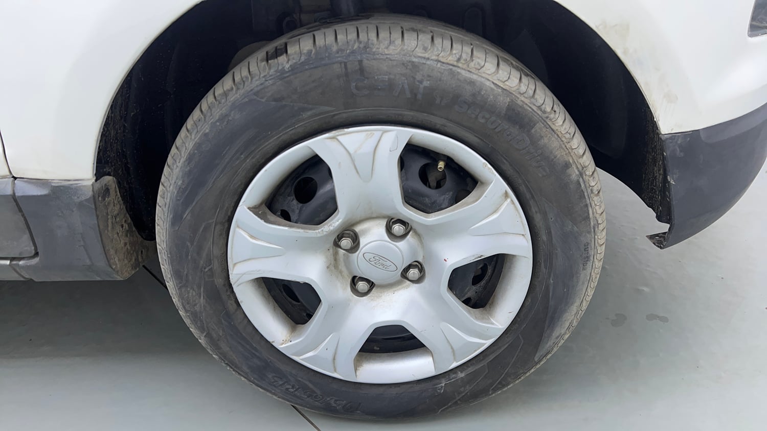 Used 2017 Ford EcoSport Trend+ 1.5L TDCi Diesel Manual tyres RIGHT FRONT TYRE RIM VIEW
