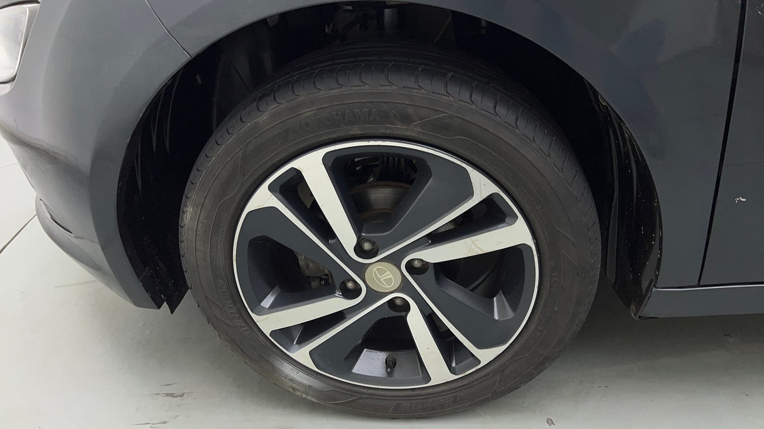 Used 2020 Tata Altroz XZ Petrol Petrol Manual tyres LEFT FRONT TYRE RIM VIEW
