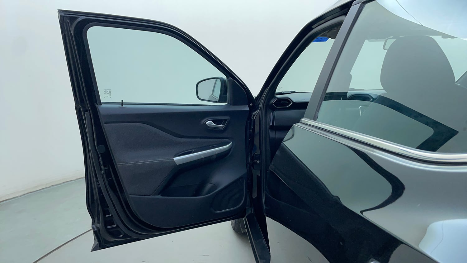 Used 2022 Nissan Magnite XV Premium Turbo CVT Petrol Automatic interior LEFT FRONT DOOR OPEN VIEW