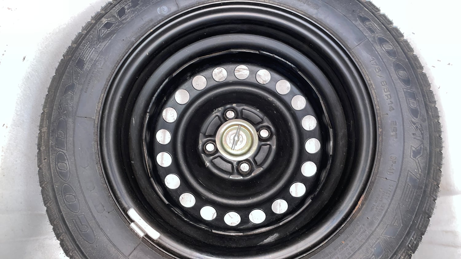 Used 2013 Honda Brio VX MT Petrol Manual tyres SPARE TYRE VIEW