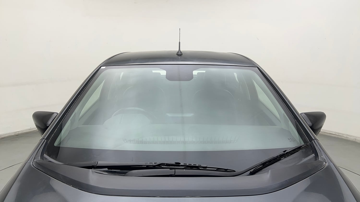 Used 2020 Tata Altroz XZ Petrol Petrol Manual exterior FRONT WINDSHIELD VIEW