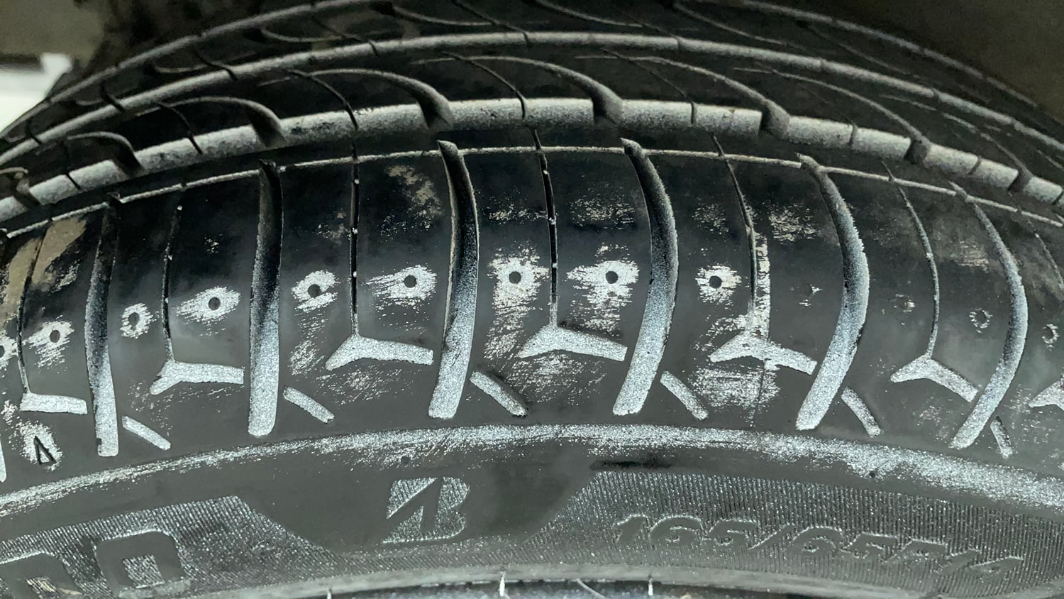 Used 2015 Hyundai Grand i10 Sportz 1.2 Kappa VTVT Petrol Manual tyres RIGHT REAR TYRE TREAD VIEW